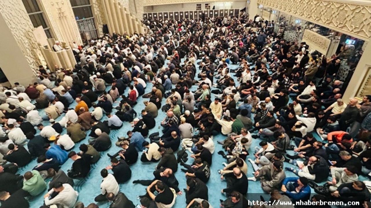 Almanya'da Kadir Gecesi dualarla idrak edildi