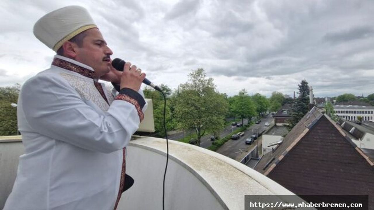 Krefeld’de tarihi gün: Açıktan ilk ezan okundu