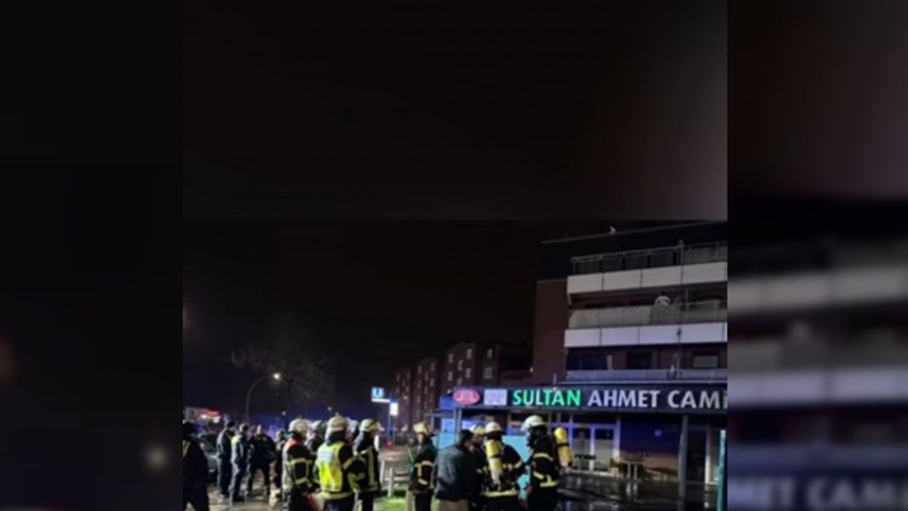 Hamburg Sultan Ahmet Camisi’nde yangın çıktı