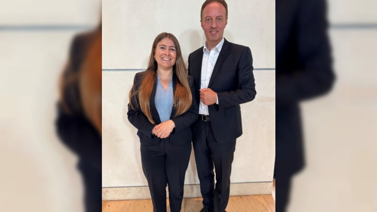 Alman Meclisi komisyo başkanı Türk oldu