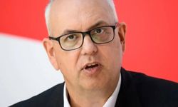 Bremen Eyalet Başbakanı Dr. Bovenschulte Bacağını Kırdı