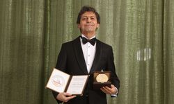 Ünlü Yazar Akif Manaf’a 2025 International Peace Prize Ödülü Verildi
