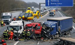 A1 Otoyolunda Korkunç Kaza: 3 Tır Birbirine Girdi, Otoyol Savaş Alanına Döndü
