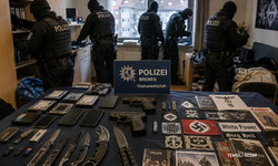Bremen ve Aşağı Saksonya’da Aşırı Sağcı Gruba Operasyon: Silahlar ve Propaganda Materyalleri Ele Geçirildi