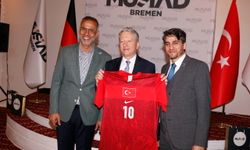 Başkonsolosa Ay-Yıldızlı Forma Sürprizi