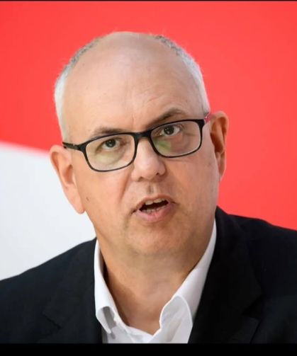 Bremen Eyalet Başbakanı Dr. Bovenschulte Bacağını Kırdı