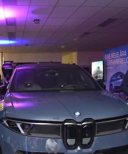 Bremen'de BMW’nin yeni elektrikli aracı tanıtıldı
