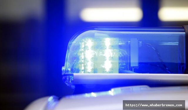 Bremen'de polis aracına saldırı