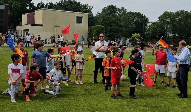 Bremen’de  “Yıl Sonu Karne Şenliği” Coşkuyla Kutlandı
