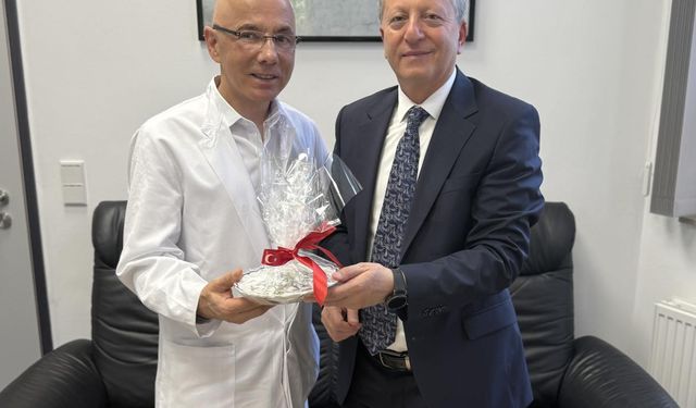 Profesörü sevindiren ziyaret