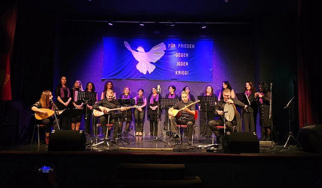 Delmenhorst'ta Kadınların Sesi Barış ve Özgürlük İçin Yankılandı