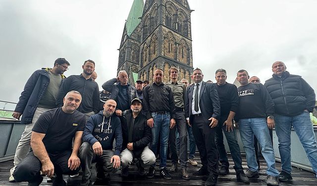 MERCEDES'İN TÜRK ÇALIŞANLARI BREMEN  MECLİSİNİ GEZDİ