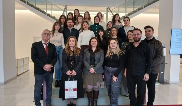 Samsun ve Trabzonlu Gençler Bremen Meclisi’ni Gezdi