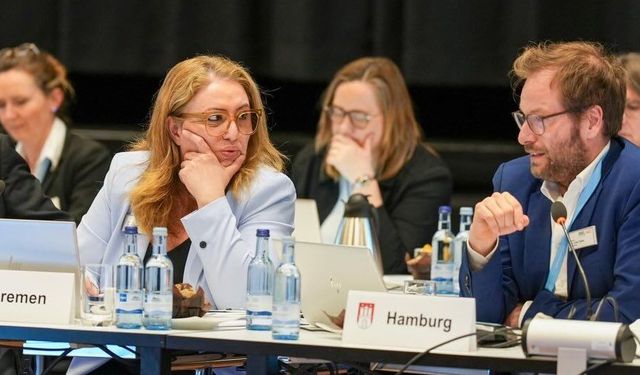 Ünsal'dan Akaryakıt Fiyatlarına Sert Tepki