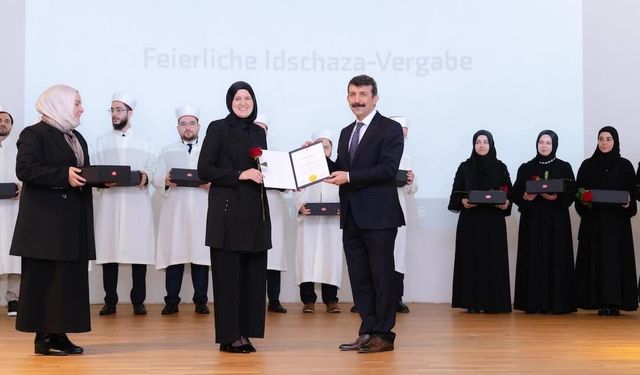 DITIB Köln Merkez Camii’nde 34 Din Görevlisine Mezuniyet Töreni