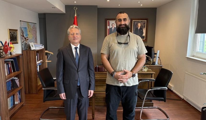 Oyuncu Celal Al  Hannover’de