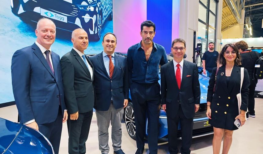 Türkiye'nin ilk elektrikli otomobili TOGG Almanya'da IAA fuarında tanıtılmaya başlandı.