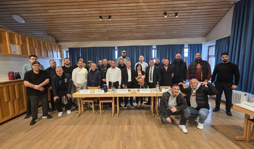 MERCEDES'İN TÜRK ÇALIŞANLARI BREMEN  MECLİSİNİ GEZDİ