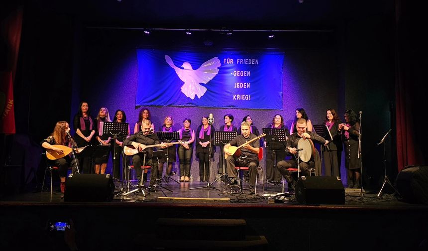 Delmenhorst'ta Kadınların Sesi Barış ve Özgürlük İçin Yankılandı