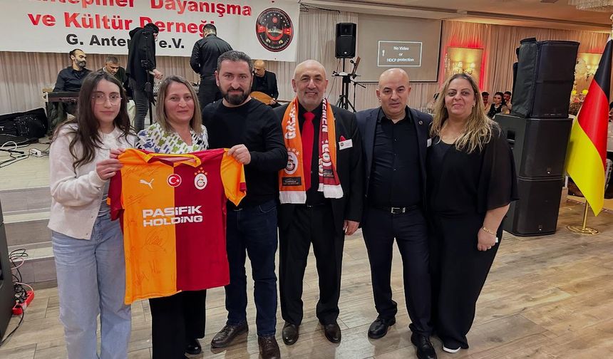 Oshimen’in İmzalı Forması Açık Artırmada 700 Euro’ya Satıldı