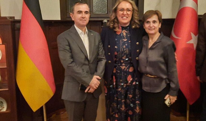 Hamburg Başkonsolosluğunda İftar Yemeği