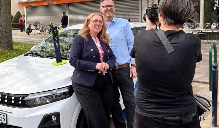 Özlem Ünsal Bremen-Nord’daki İlk mobil.punkt’u Açtı