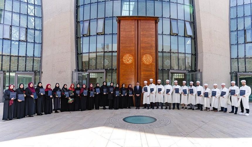 DITIB Köln Merkez Camii’nde 34 Din Görevlisine Mezuniyet Töreni