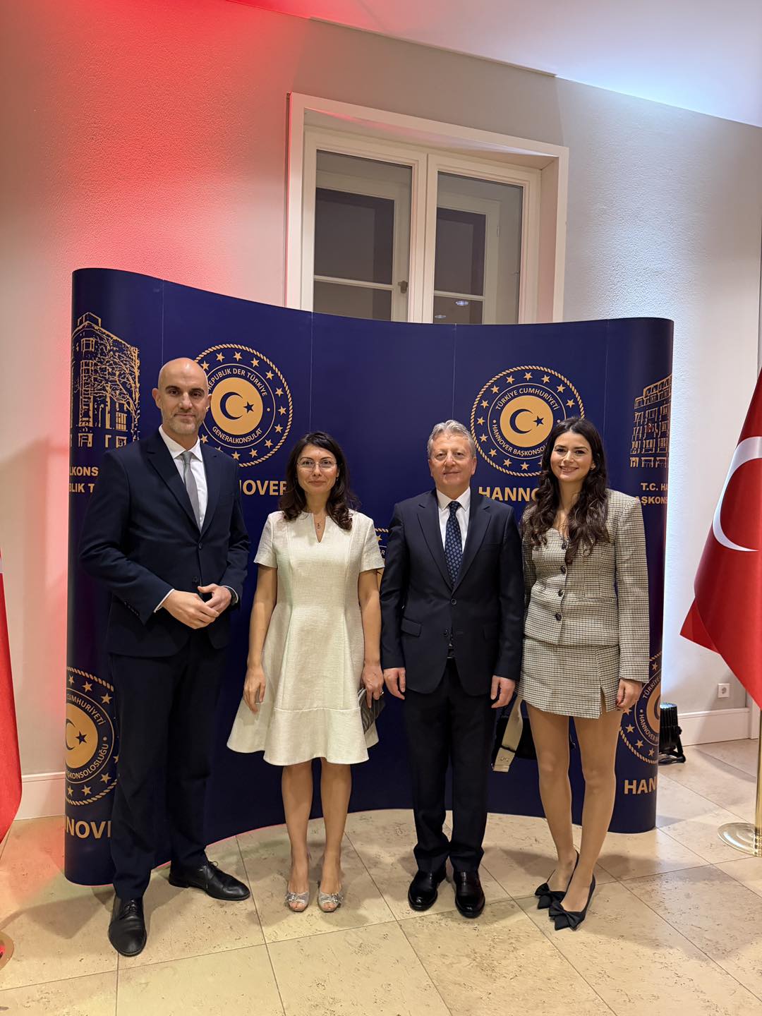 571242113 1240695881427115 741917432849455076 N