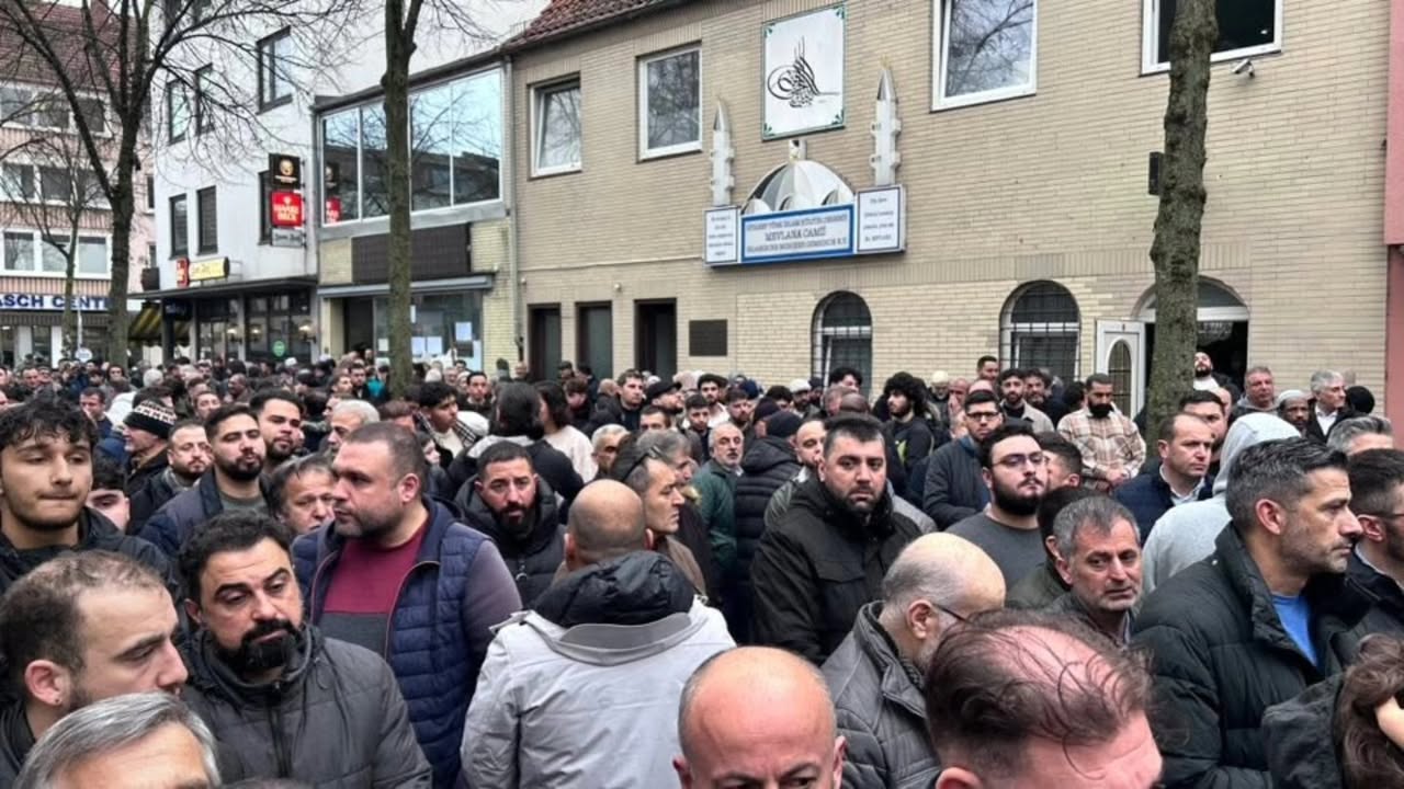 580618700 1430601478669624 934221253980752647 N