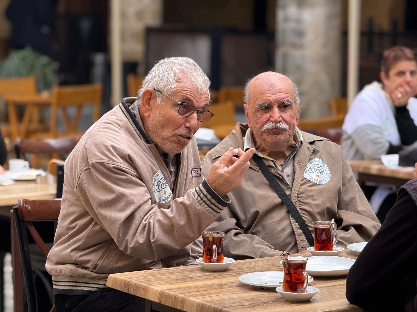 80A09257 352E 4494 9B80 8Ed5Efe8144A